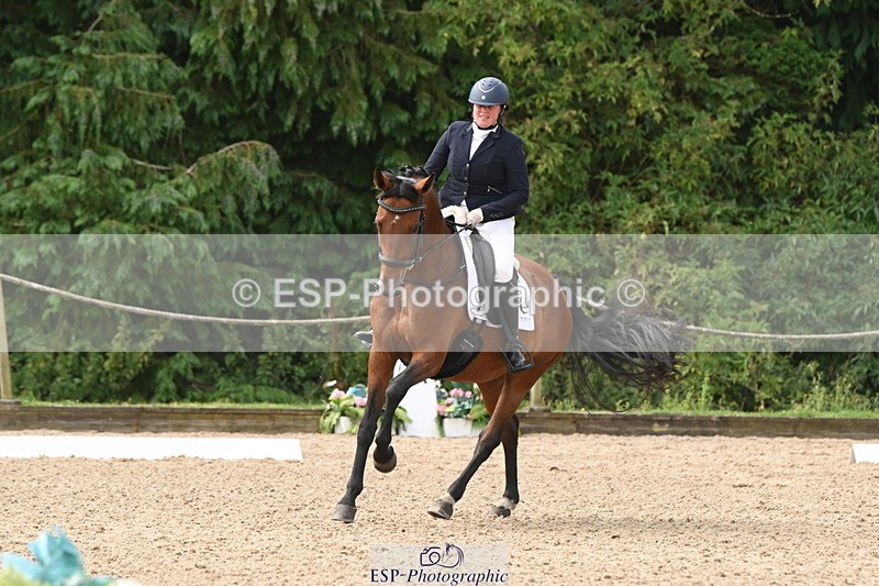 250719A-105241-04083 - 134-Carly.Moore-Taylors.Park.De'.Debutant