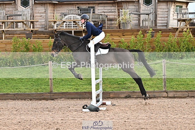 250416-090416-00015 - Cls 1 British Novice and 90cm