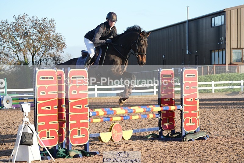 251108-084537-01827 - Cls 9 British Novice and 90cm Open