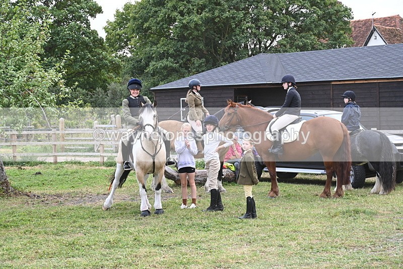 WJ6_3018 - Berks & Bucks - The Old farmhouse - Hound Exercise 20-08-25