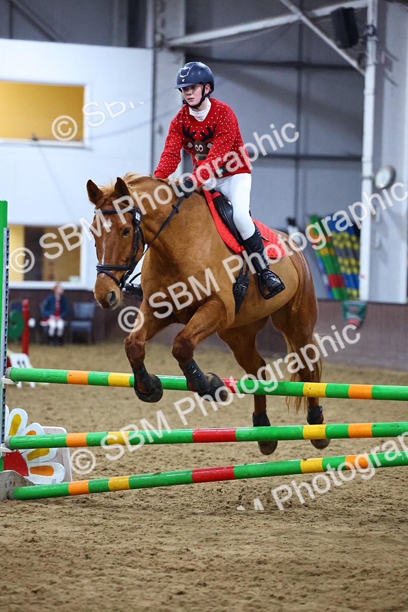 SBM_002728 - Class 6 - Holly & Ivy Stakes - 90cm