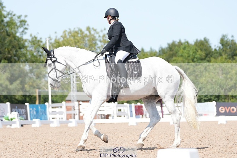 250817-134323-10482 - 179-Kate.WilliamsGhyllwood.April.Moment