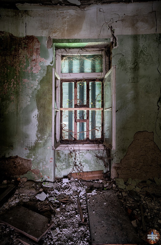  - ABANDONED GREECE