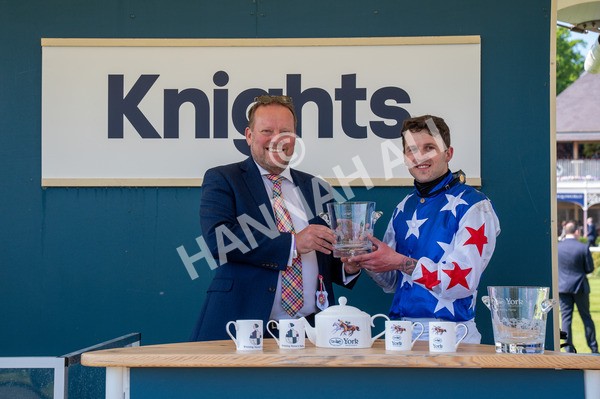 160525-Race 2-Thunder Run-6329 - Race 2 2.42pm Knights Solicitors Handicap