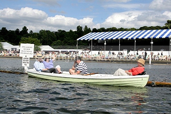 090704 PASTEL GREEN ROWING BOAT IMG_1456 - HENLEY REGATTA  SATURDAY 4th JULY 2009