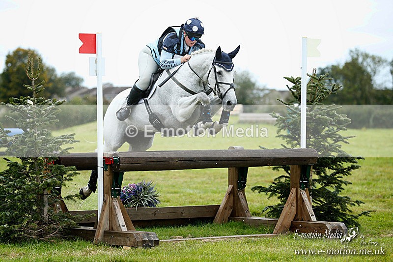 HT 110920 -840a - Equestrian