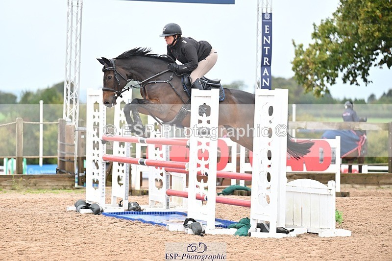 251003-135154-01225 - Cls 3 Foxhunter and 1.20m