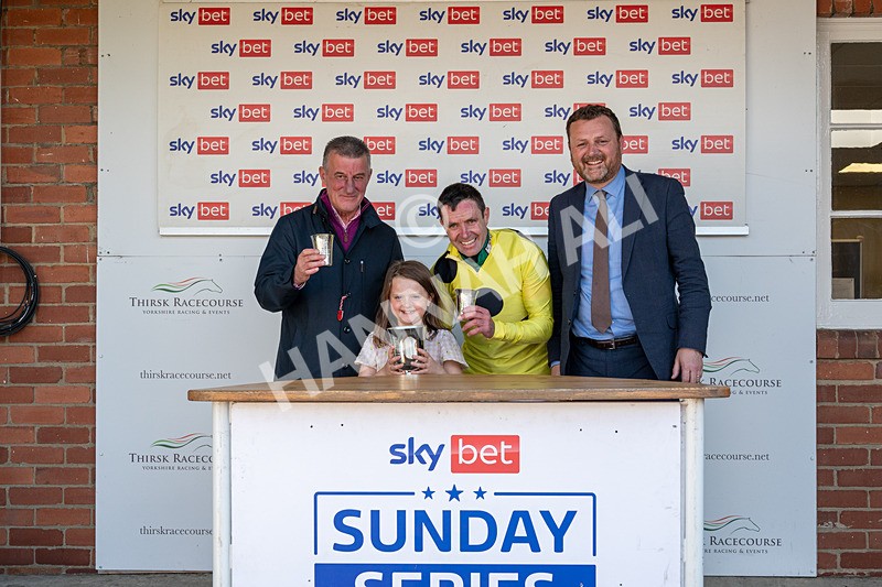 160624-Race 1-Alice Fairfax-5374 - Race 1