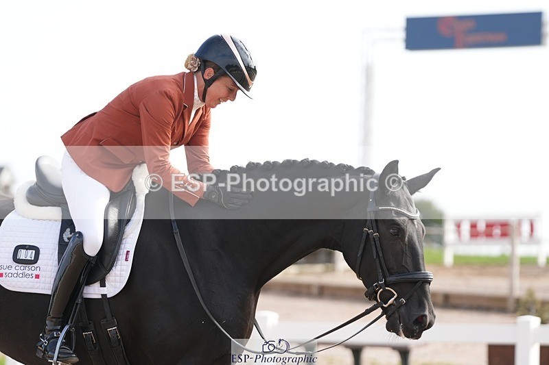 250906-103137-01502 - 004-Charlotte.DickerDevaldi's.Kiss