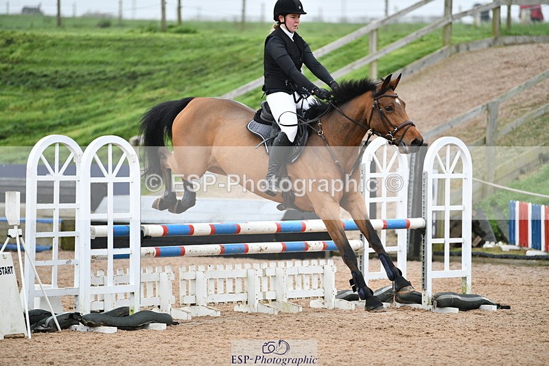 241102A-110212-04163 - SAT Cls 9 British Novice and 90cm Open