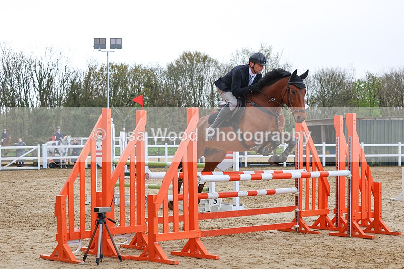 3E7A1489 - Class 6: Senior 1.05m