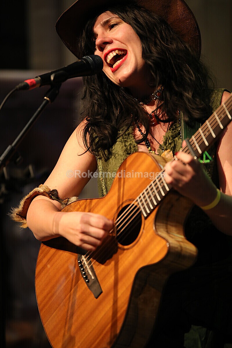 FOLK N BLUES-371 - FOLK and BLUES SEPT 2022