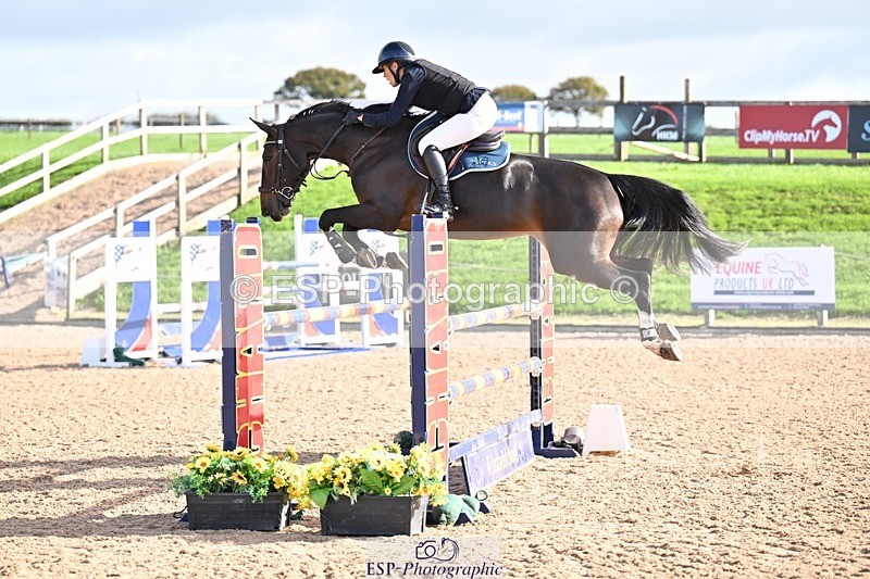 251005-103117-02784 - Cls 15 Foxhunter and 1.20m