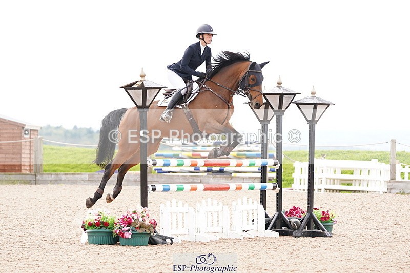 241004A-145102-00820 - Fri 04 Snr Fox & 1.20m Open