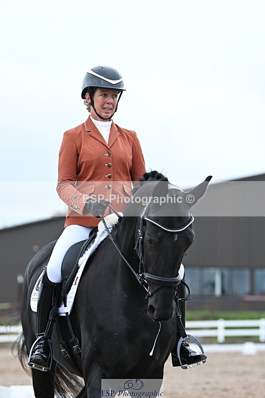 250907-122201-08322 - 004-Charlotte.DickerDevaldi's.Kiss