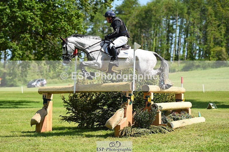 230527-110746-09098 - 302-EN_TARO_DES_VERNIER-Oliver_Townend-XC