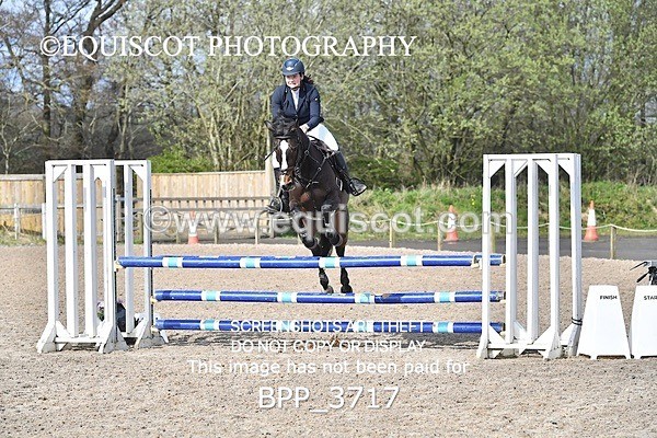 BPP_3717 - CLASS 3 FRI Senior British Novice/ 90cm Open