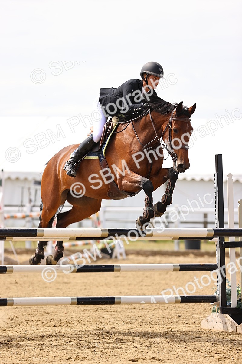 SBM_009744 - Class 8 - Senior Newcomers - 1.10  Open