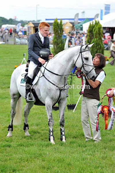 EQUISCOT 9328 - A WEE PEEK AT RHS 2013