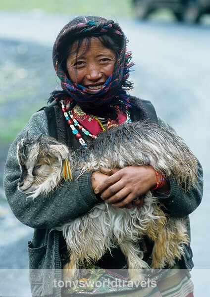 Woman with mountain Goat, Tibet - Smiling faces of the World
