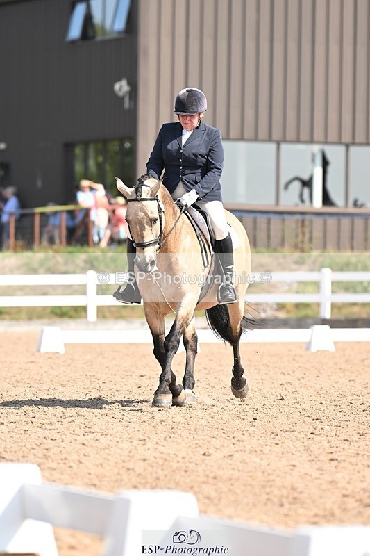 250816-111431-03568 - 082-Sarah.DavisWinston.Classic.Gold