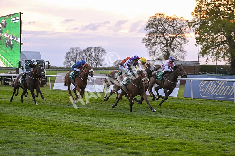 220425-Race 8-Dumfries-9626 - Race 8