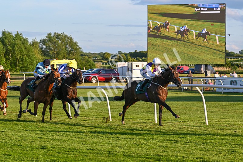 300525-Race 5-Wicket Keeper-7848 - Race 5