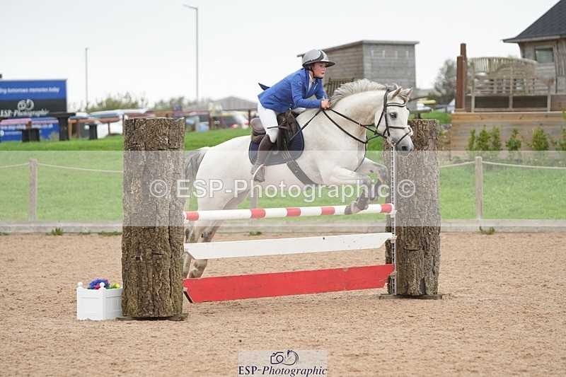 250920-120005-00833 - Cls 9 Pony Newcomers and 1m