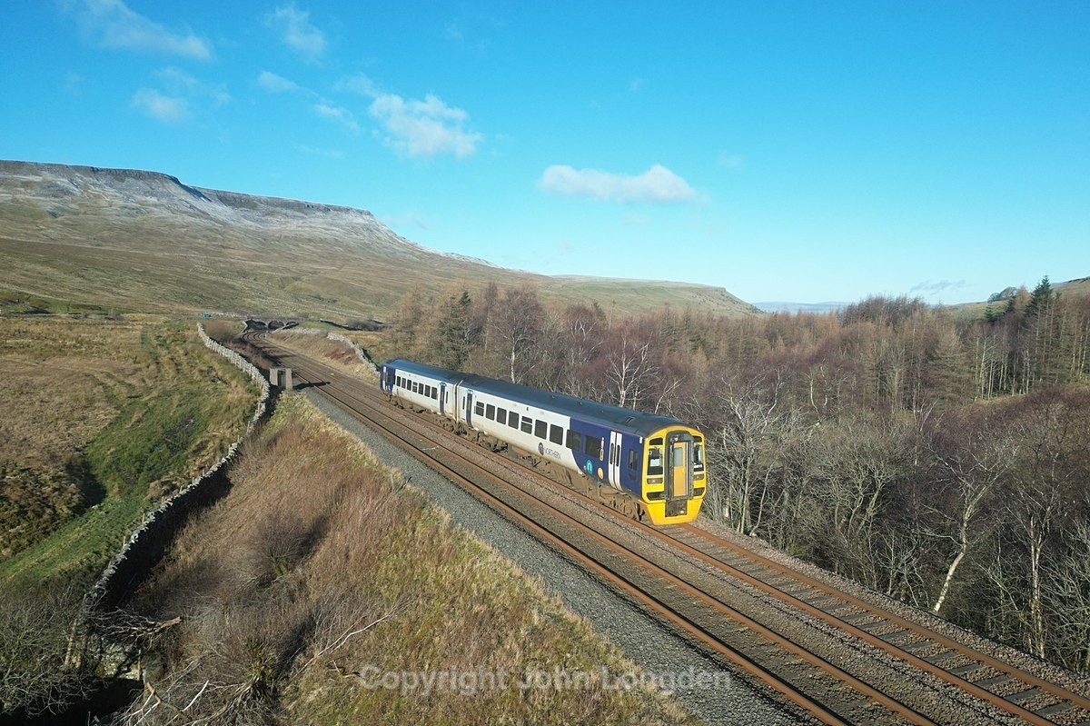 JL - 15.1.24 158815 10:58 Carlisle - Leeds, MP260 - Ais Gill - Milepost 260
