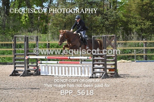 BPP_5618 - CLASS 24 SUN Senior BritiNovice/ 90cm Open