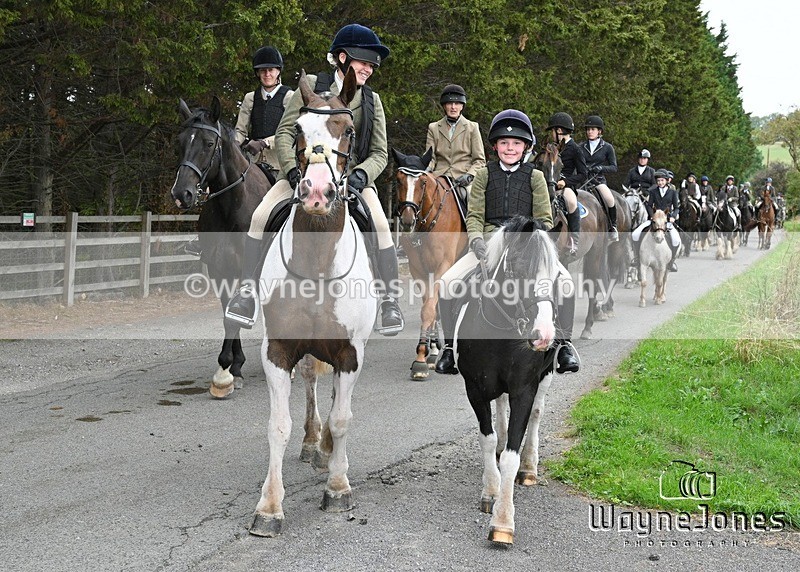 WJ7_1283 - Berks & Bucks Hound Exercise Blewbury 13-09-26