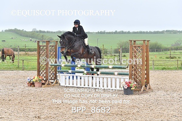 BPP_8682 - CLASS 24 SUN Senior BritiNovice/ 90cm Open