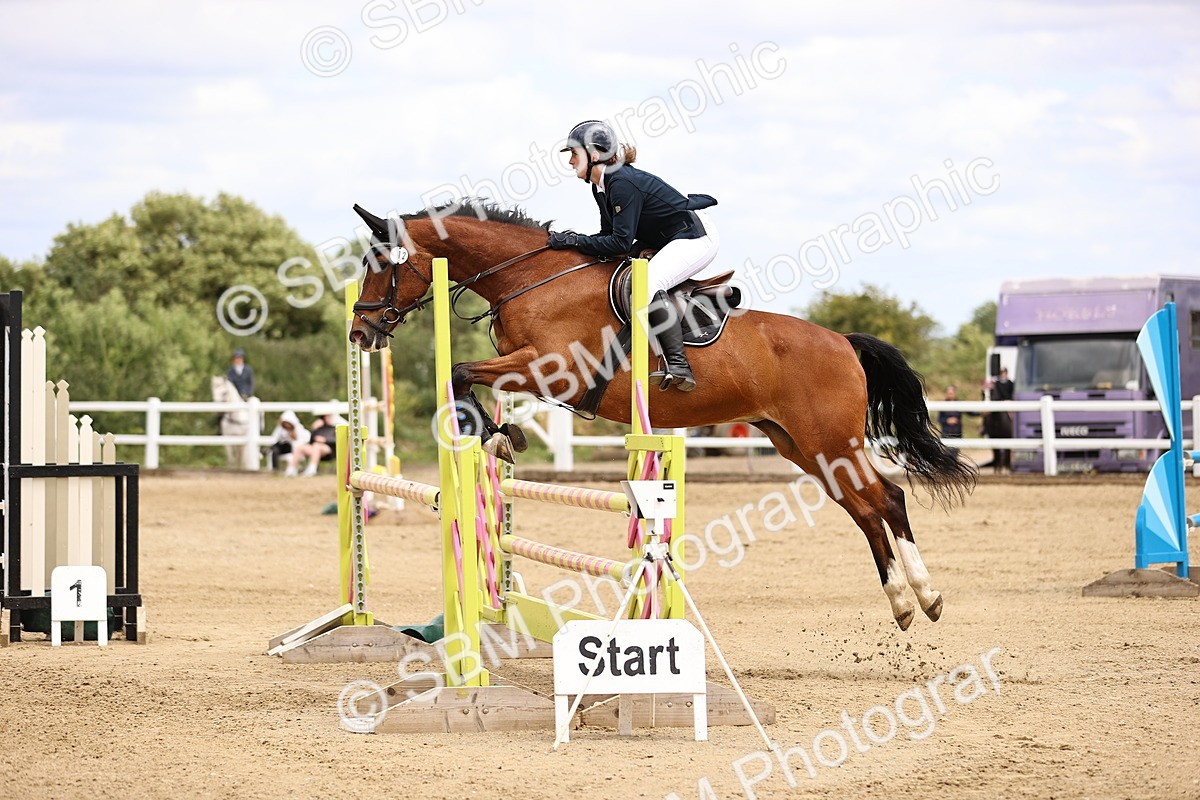 SBM_000370 - Class 4 - 1m showjumping