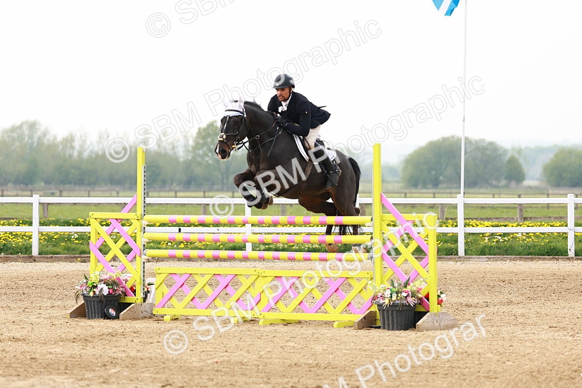  - Class 19 - Senior Foxhunter - 1.20m