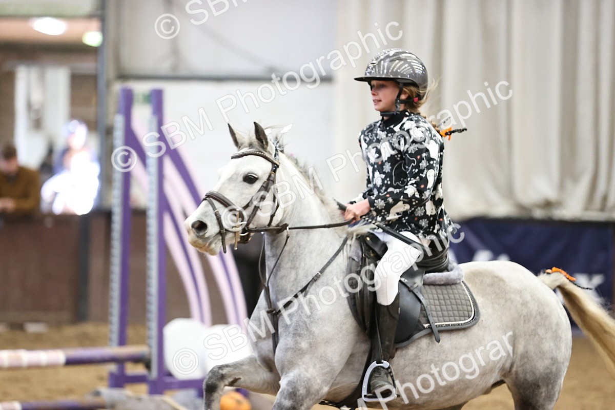SBM_001551 - Class 3 - Horse & Hound 60cm