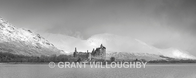 Kilchurn Castle BW Panorama - Horizontal