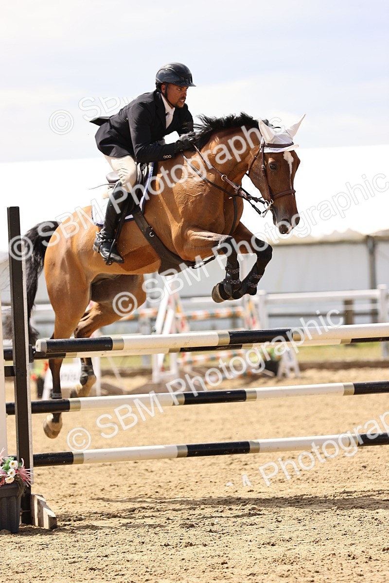 SBM_009868 - Class 8 - Senior Newcomers - 1.10  Open