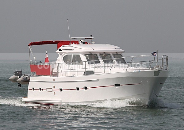 100424 MYSUE IMG_3297jpg - Motor Yachts
