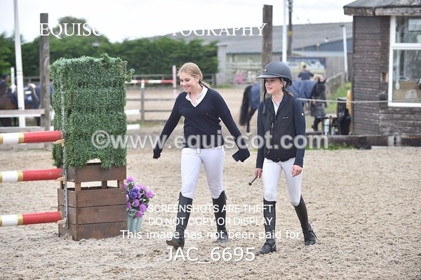 JAC_6695 - CLASS 17 SUN Pony Newcomers/ 1m Open