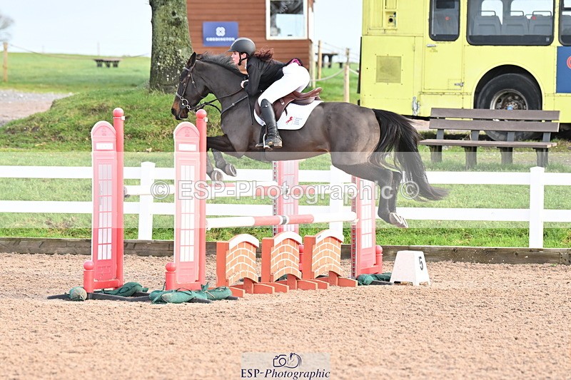 231209A-121433-01730 - Cls 12 Newcomers & 1.10m Open