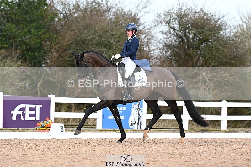 240218A-122719-07137 - 160-Abbie.Newbury-Seagry.Firstamour