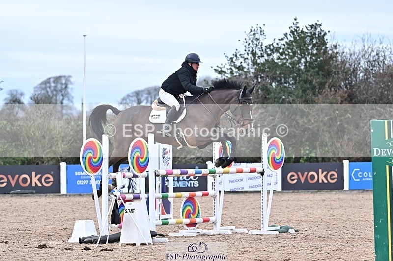 251126-140622-00673 - Cls 5 Foxhunter and 1.20m