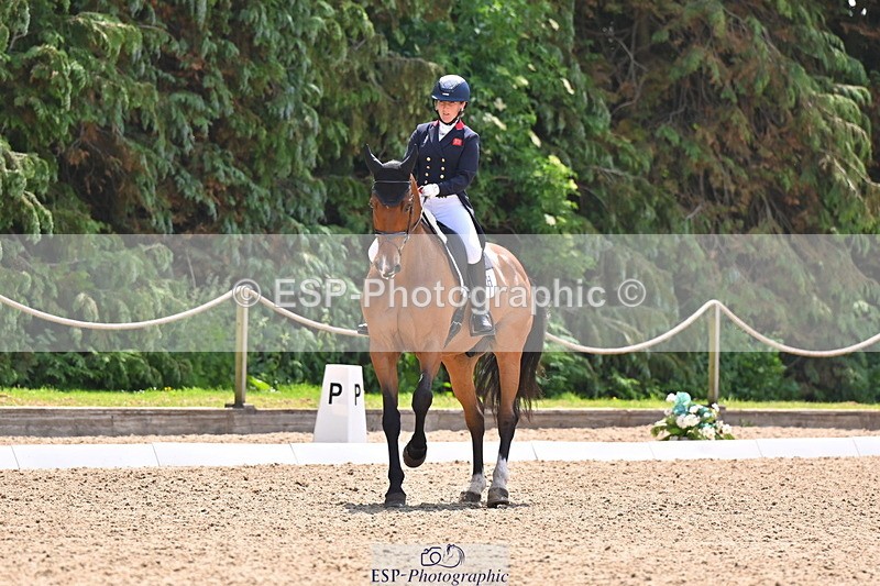 250523A-122728-06541 - D-468-Laura.Collett-LONDON.52