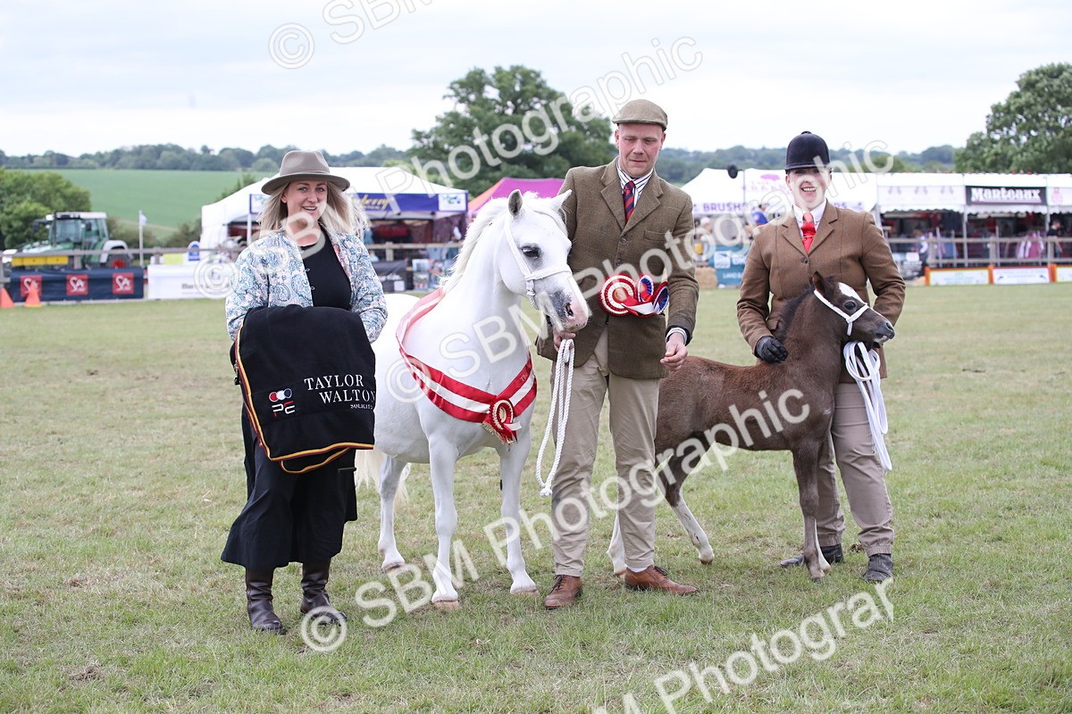 SBM_09885 - Ch 50 - Price Family Supreme In Hand