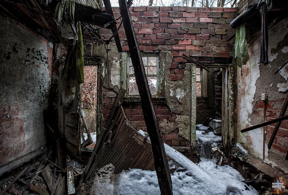 Abandoned Lincoln Way (Clairton, PA) | Unidentifiable - Lincoln Way
