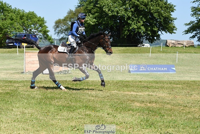230527-144634-09991 - 357-VIVENDI_HERO-Saffron_Cresswell-XC
