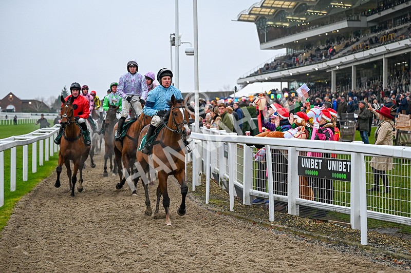 131224-Race 3-Lead In-9531 - Race 3