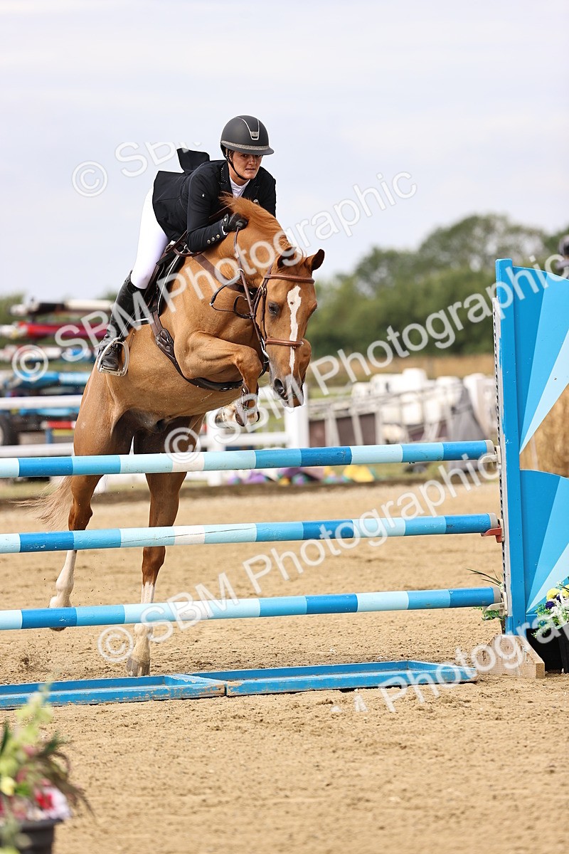 SBM_009540 - Class 8 - Senior Newcomers - 1.10  Open