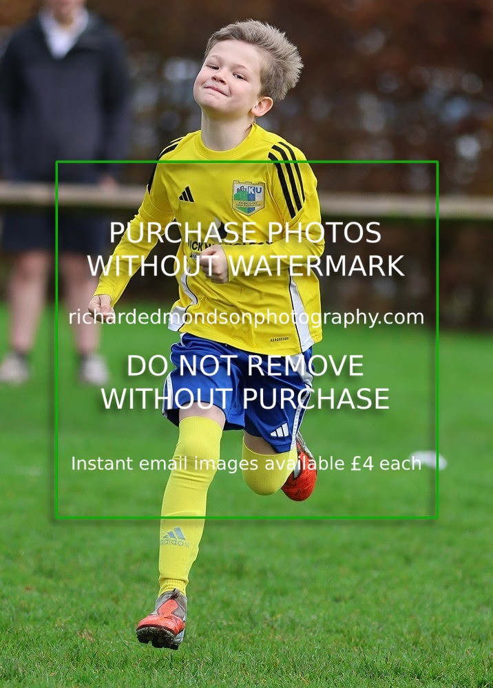 533A2901 - Kendal Utd U8's vs Sedbergh Wanderers Juniors U8 (8/11/25)