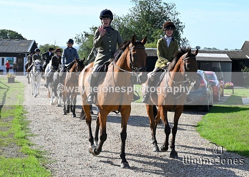 WJ7_0281 - Berks & Bucks - Hound Exercise – Kennels 06-09-26